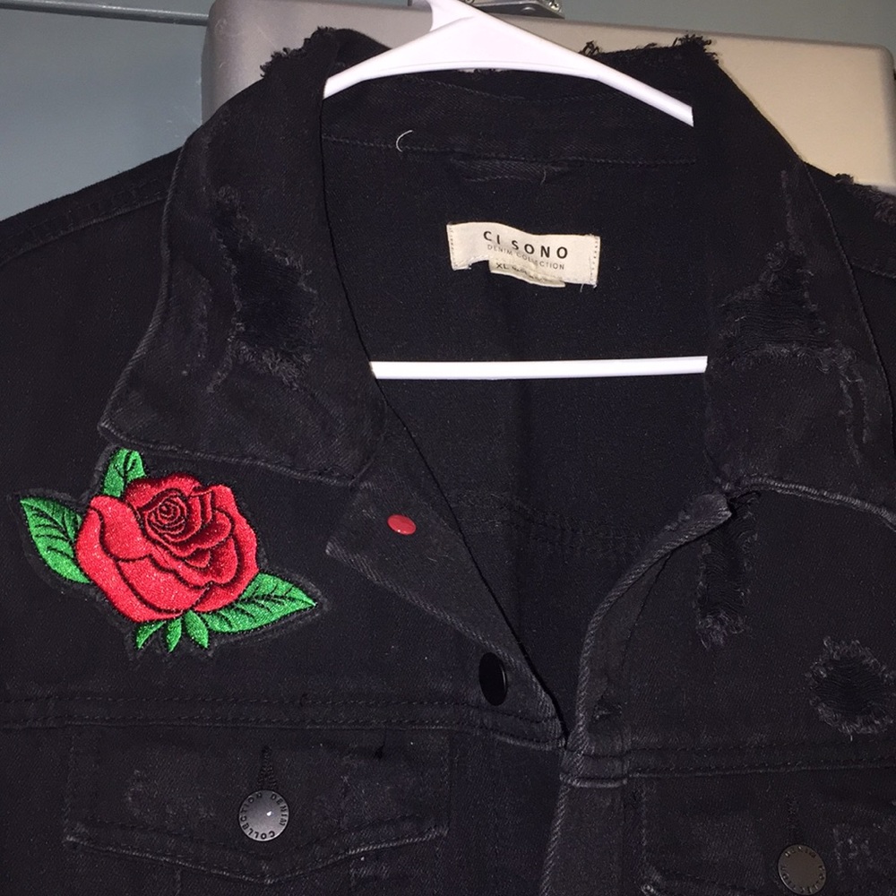 🖤❤️Black Distressed Denim Jacket❤️🖤